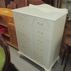 Queen - Anne Chest of drawers