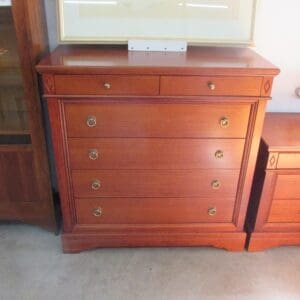 Oak Chest of Drawers